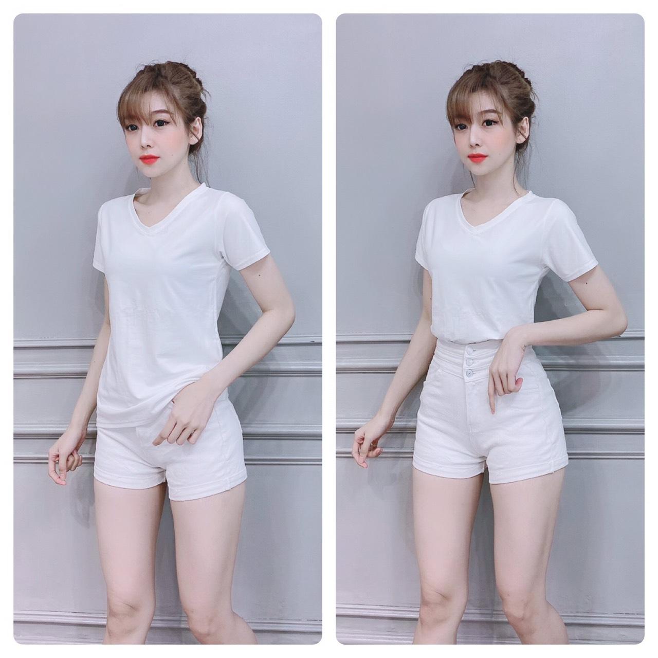 Với thiết kế cổ tim và chất liệu cotton thoáng mát, chiếc áo thun nữ trơn cổ tim là một sự lựa chọn hoàn hảo cho những ai muốn tôn lên vẻ đẹp dịu dàng và nữ tính. Với nhiều màu sắc để lựa chọn, chúng tôi cam kết mang đến cho bạn những chiếc áo thun nữ trơn chất lượng với giá cả phải chăng. Hãy đến và mua ngay chiếc áo thun nữ cổ tim của chúng tôi để tỏa sáng trong mùa hè này!