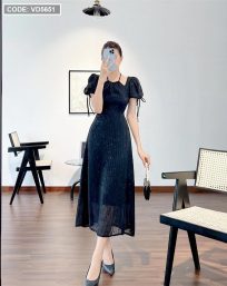 Đầm maxi màu đen cổ yếm vải ren bi tay nơ - VD5651