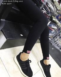 Quần kaki giãn nữ màu đen phối logo